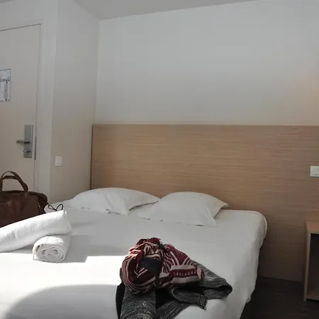 B Hotel Caen Mondeville-3