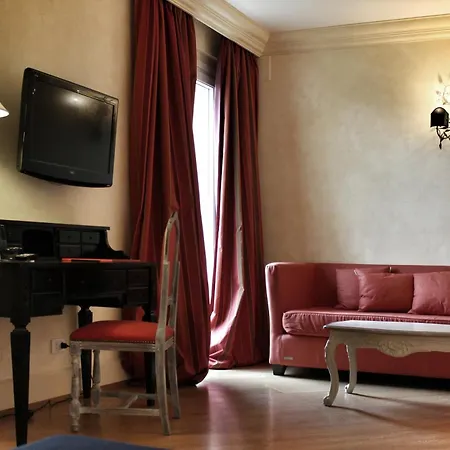 Siri Hotel-3