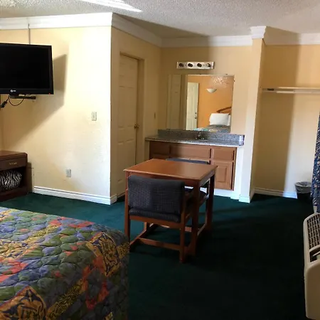 Pine Tree Inn-3