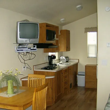 Lake Minden Camping Resort Cabin 1-3