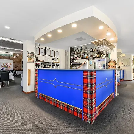 William Macintosh Motor Lodge-2