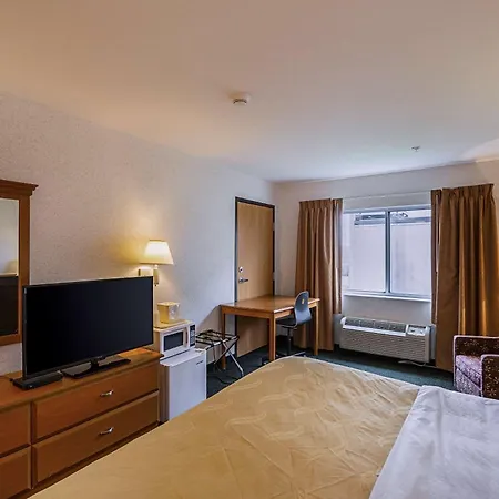 Quality Inn & Suites Belmont - Platteville-2