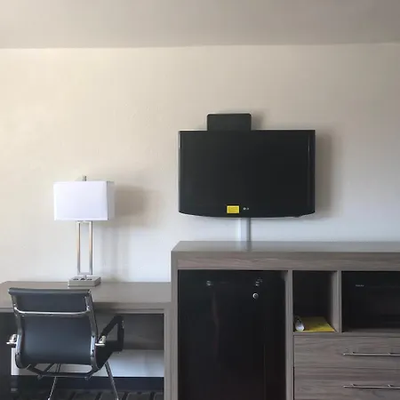 Mid Continent Inn-3