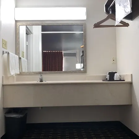 Mid Continent Inn-2