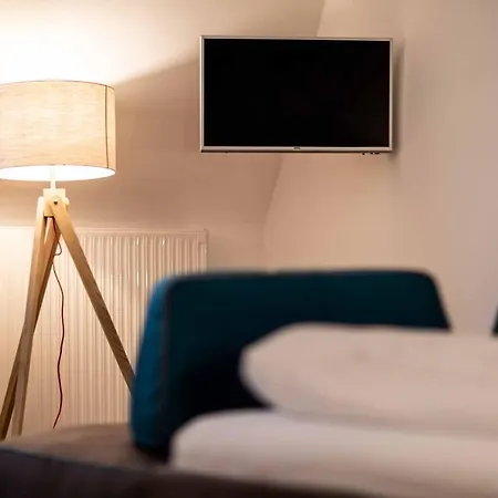 Stay Cooper L Guesthouse Zum Loewen-3
