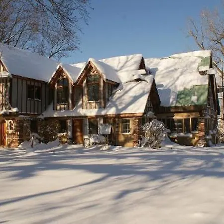 The Outing Lodge-2