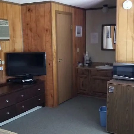 The Whispering Elms Motel-2