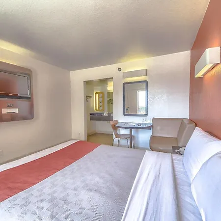 Motel 6 San Antonio, Tx Six Flags Fiesta Tx - La Cantera Area-3