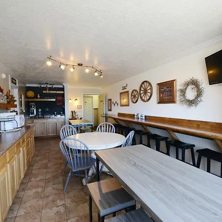 Western Inn - Tremonton, Utah-3