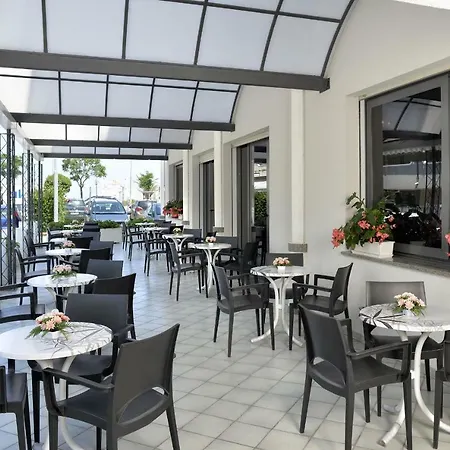 Hotel Ciondolo D'Oro 5 minuti da Rimini Fiera CON PARCHEGGIO INCLUSO-3