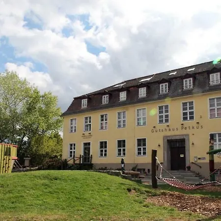 Familien- und Freizeithotel Gutshaus Petkus-2