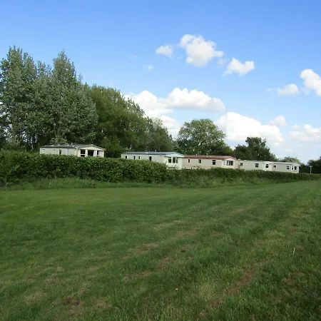 Fenlake Holiday Accommodation-2