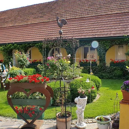 Pension Arkadenhof-3