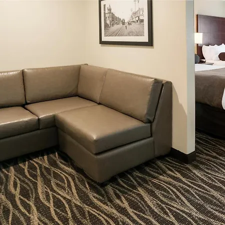 Cobblestone Hotel & Suites Appleton International Airport-3