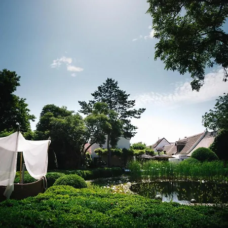 Relais & Chateaux Taubenkobel-3