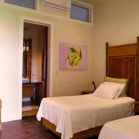 Iguana Lodge Beach Resort-2