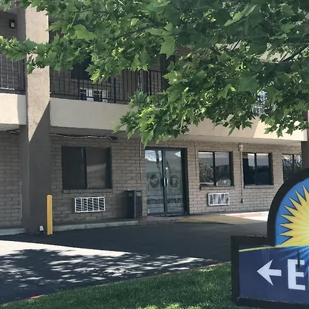 Days Inn & Suites By Wyndham Albuquerque West-2