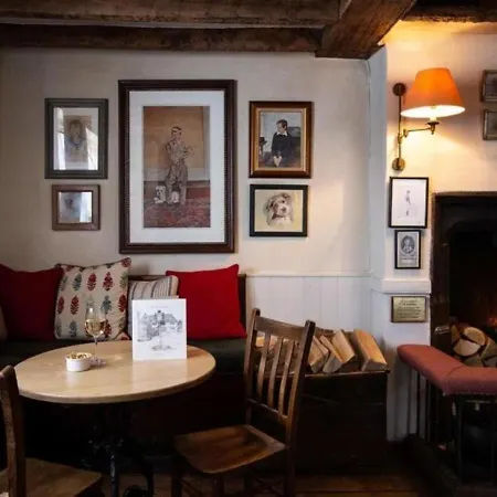 The Dorset Arms Pub & Cottage Rooms-2