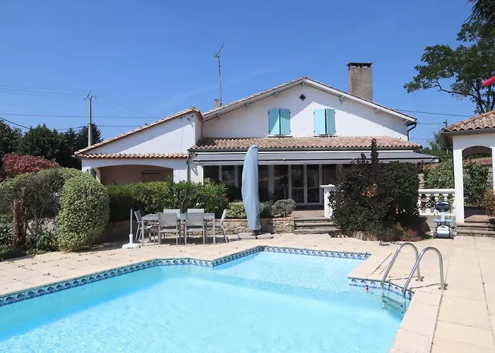 Hotel Les Peyres à Lamothe-Landerron