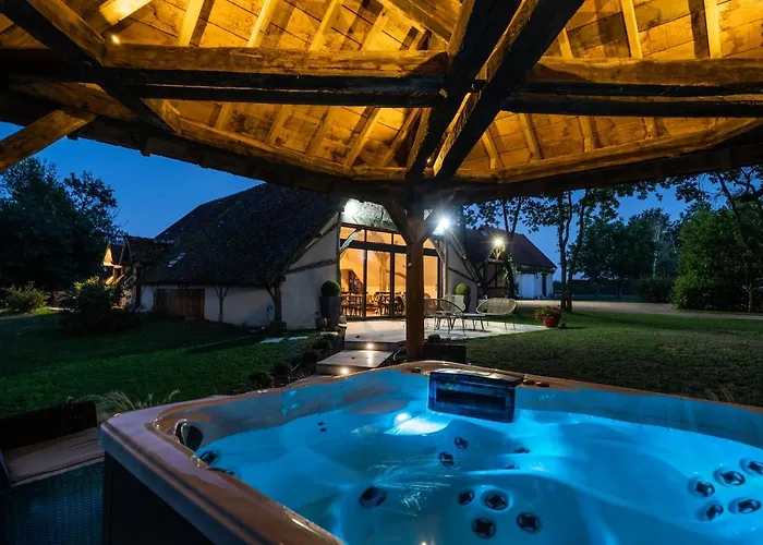 La Grange De Léonie, Chambres d'hôtes avec Piscine et Spa