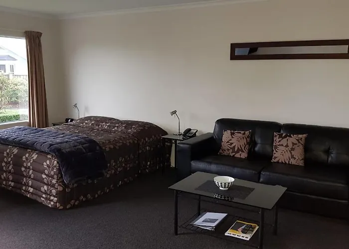 Tudor Lodge Motel