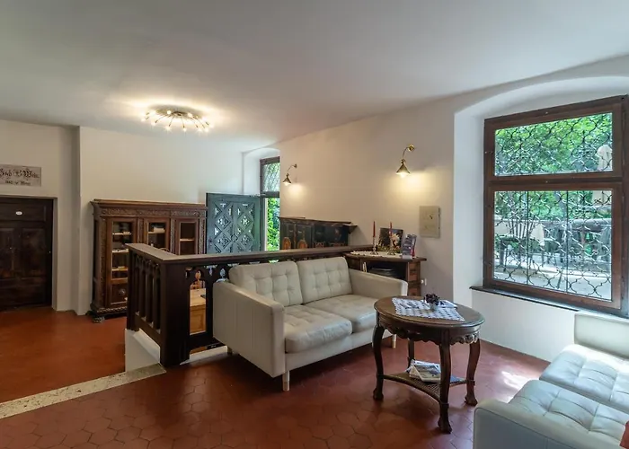 Schloss-Castel Pienzenau - Guestrooms&Apartments - B&B-Hotel&Restaurant Meran