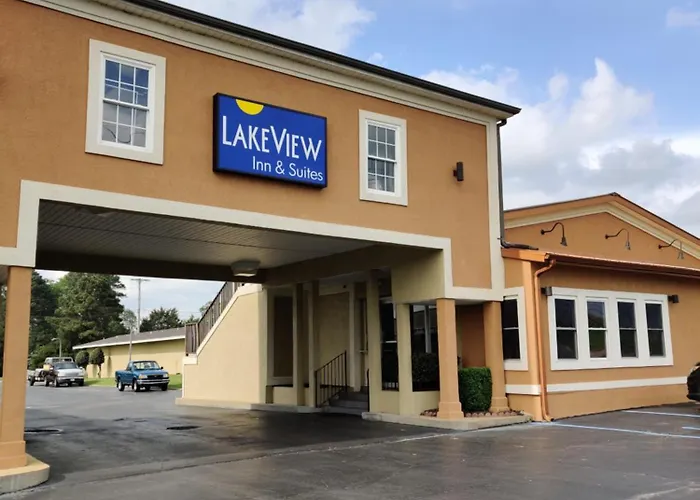 Lake View Inn & Suites