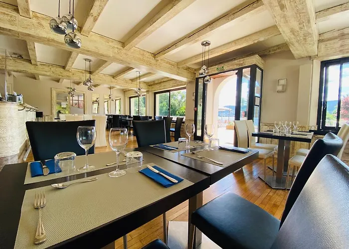 Hotel Restaurant Le Chalet Au Bord Du Lac