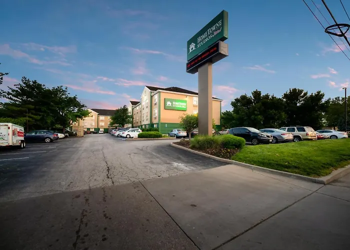 Hometowne Studios By Red Roof St. Louis - Airport/N Lindbergh