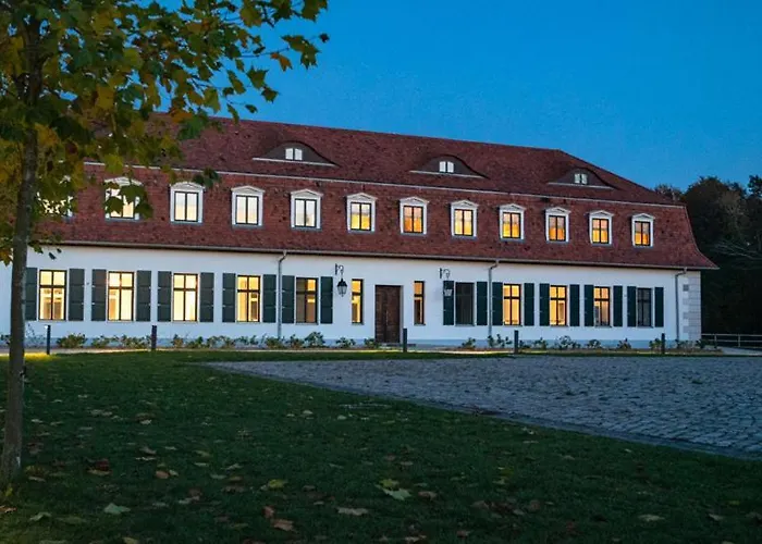 Gut Sarnow - Hotel, Restaurant und Reitanlage