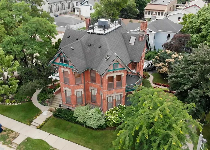 Historic Webster House Bed And Breakfast Inn