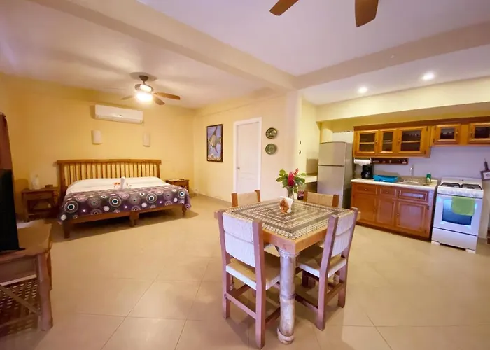 Bungalows La Madera Zihuatanejo