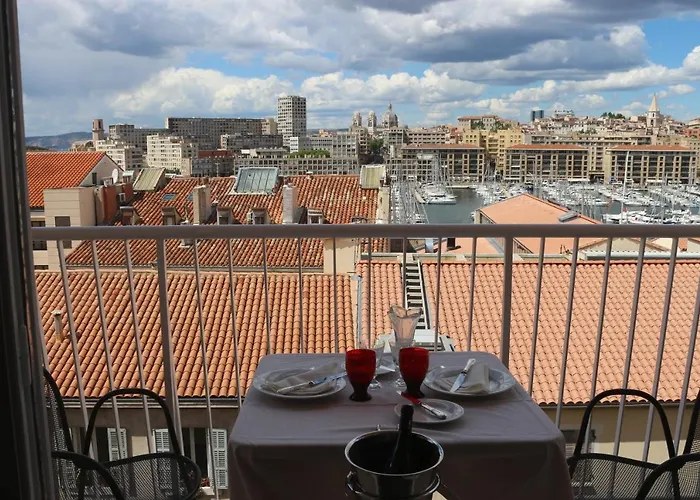 Suite privée du balcon du vieux port Marseille