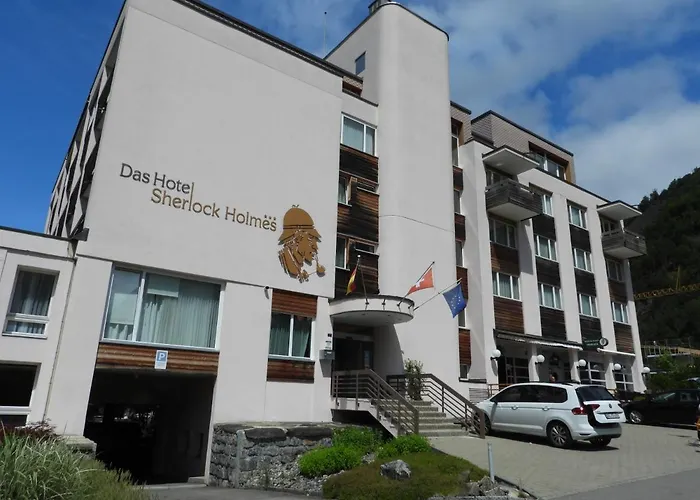 Hotel Sherlock Holmes&Khana Restaurant nur 200 m zur Gondelbahn Hasliberg Meiringen