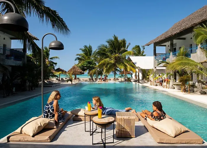 Casa Beach Hotel "Casa Del Mar"