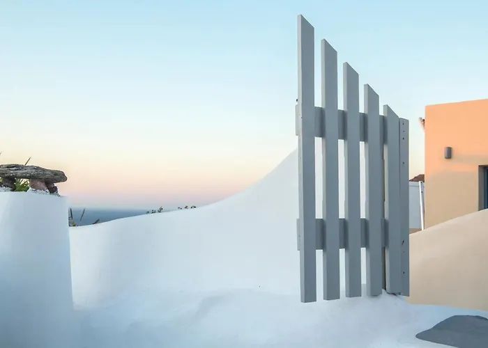 Aqua Serenity Luxury Suites Santorini
