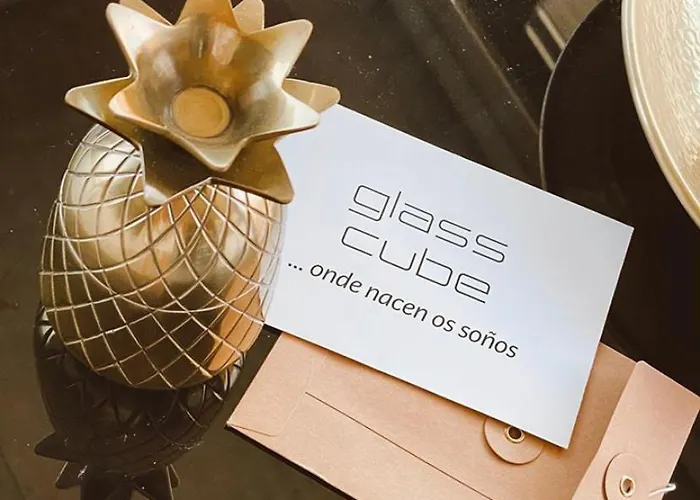 Glass Cube Outes
