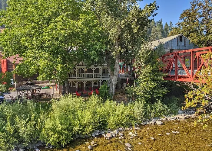 Carriage House Inn