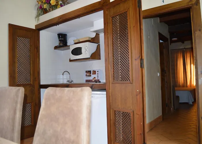 Apartamentos Turísticos - Hostal Los Alisos