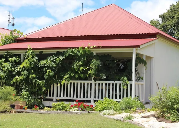 Glenlyon Dam Holiday Cottage & Farmstay