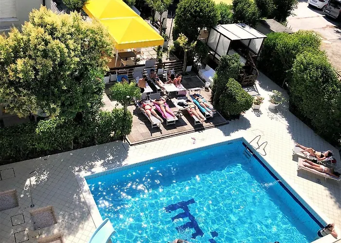 Hotel Marzia Con Piscina