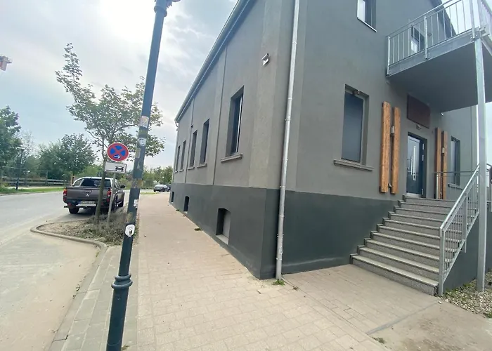 PRIMA Inn Unterkunft direkt über der Bar am Minimax