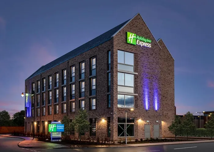 Holiday Inn Express Cambridge West - Cambourne By Ihg