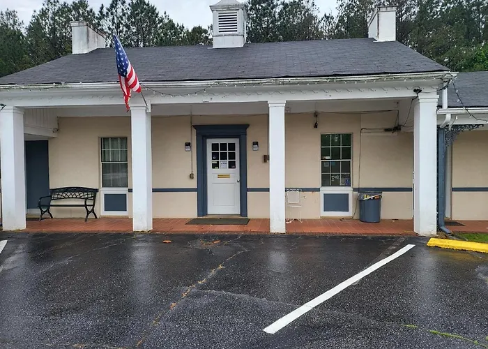 White Columns Motel