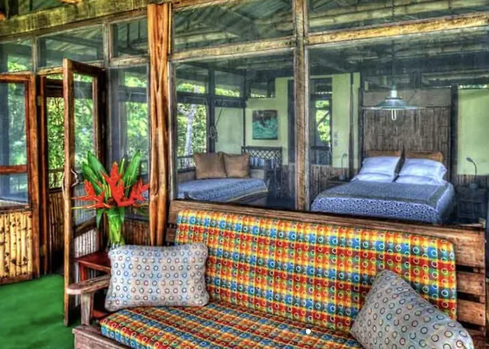 Iguana Lodge Beach Resort