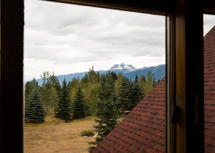 Glacier House Hotel & Resort