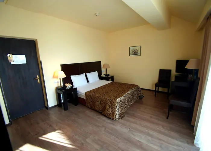 Regineh Hotel