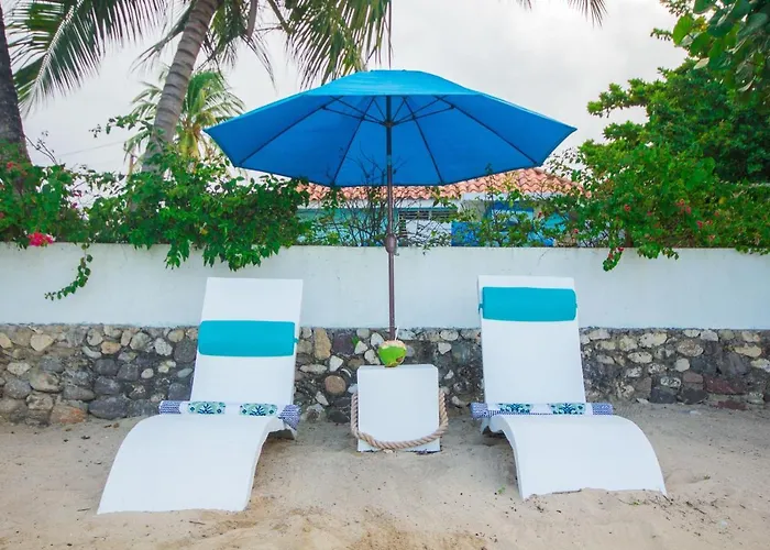 Edgewater Beach Villa - Beach Front, Close To All Attractions