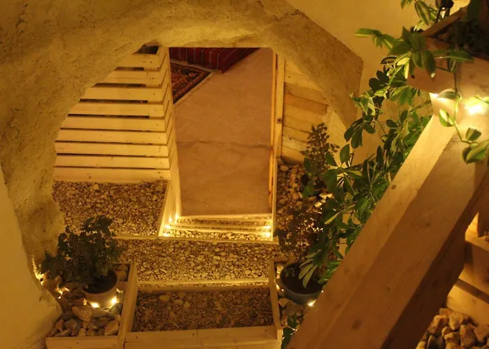 7 Caves Hotel