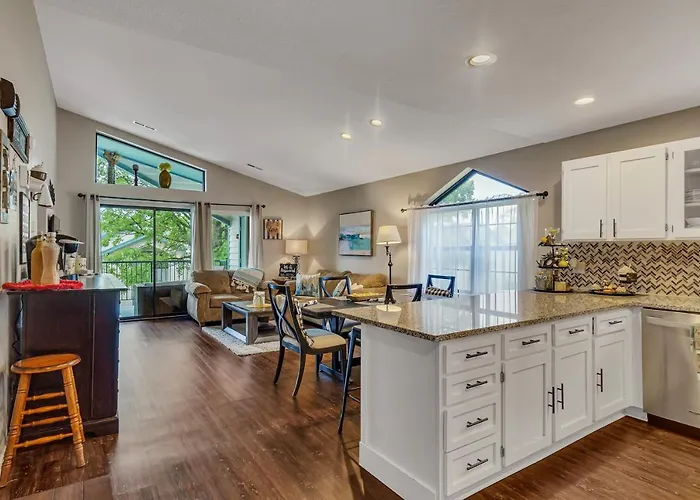 2 Bed Condo-The Greens At Thousand Hills-Coffee Bar